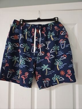 Chubbies Men's Navy Tropical Print Swim Trunks with Flamingo and Palm Motif